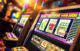Table Games Poker Blackjack ကစားဆောင် မြင်ကွင်း